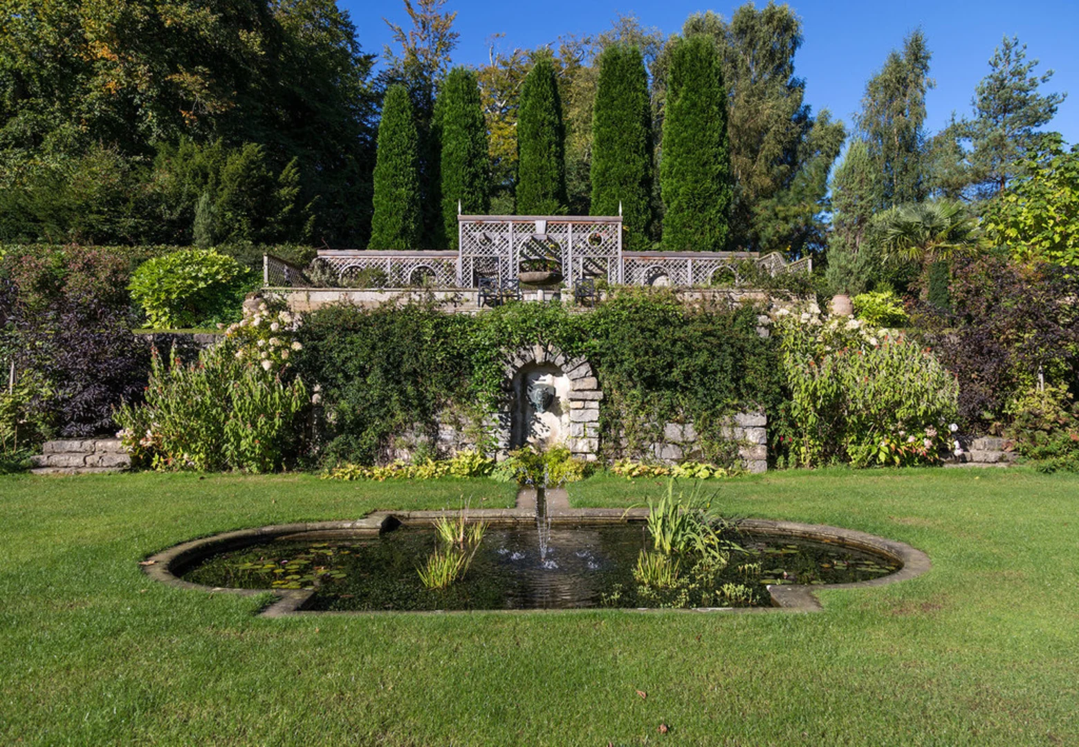 An image depicting the trail Plas Newydd Loop and its surrounding area.