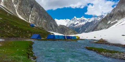 An image depicting the trail Hampta Pass Trek and its surrounding area.