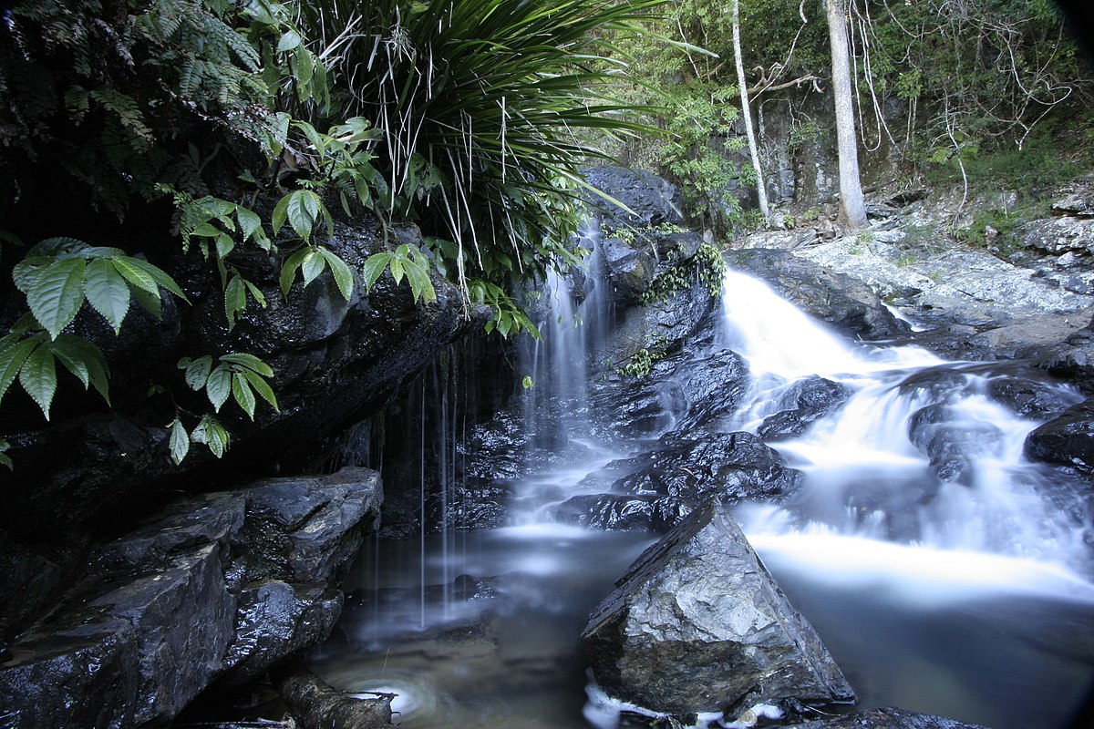 An image depicting the trail Belford National Park and its surrounding area.