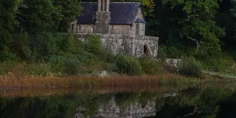 An image depicting the trail Crom Wildlife Walk and its surrounding area.