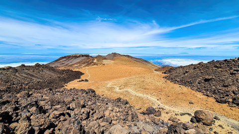 An image depicting the trail Mirador Narices del Teide - Montaña de Chío - Pico Viejo and its surrounding area.