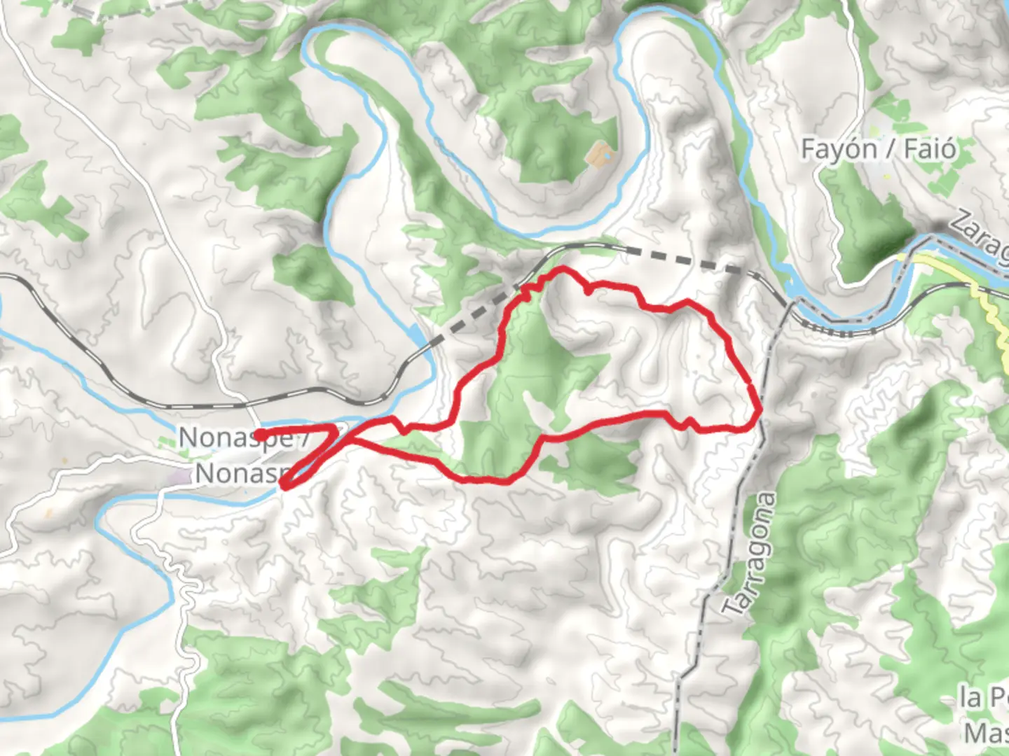 An image depicting the trail Castle of Faió PR Z 159 and its surrounding area.