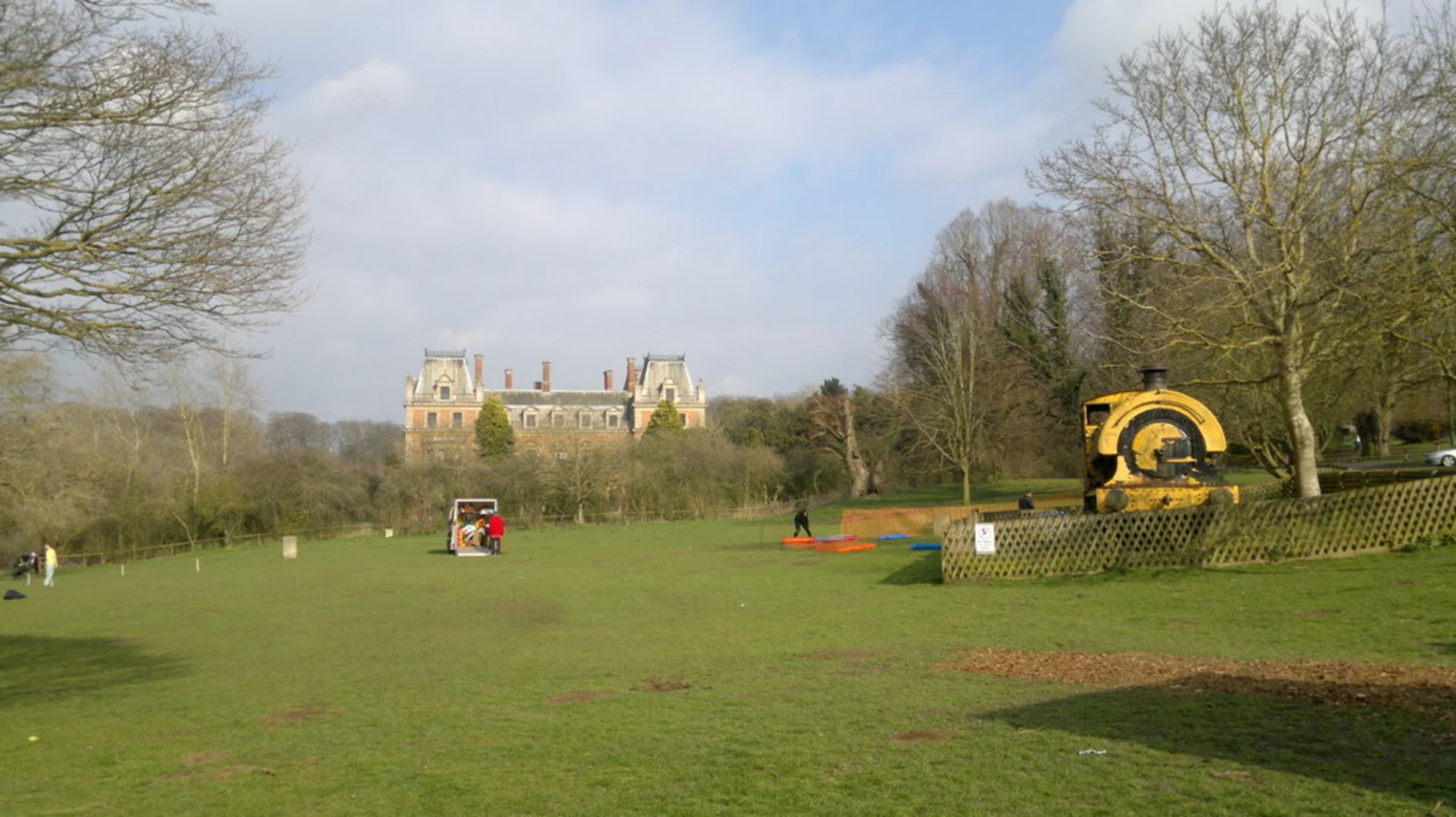 An image depicting the trail Monks Arbour Wood and Stoke Albany Country Park Loop and its surrounding area.