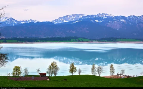 An image depicting the trail Romantische Straße and its surrounding area.