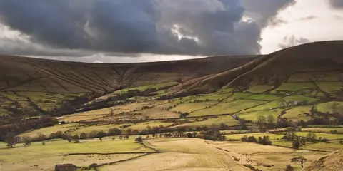 An image depicting the trail Kinder Loop from Edale and its surrounding area.