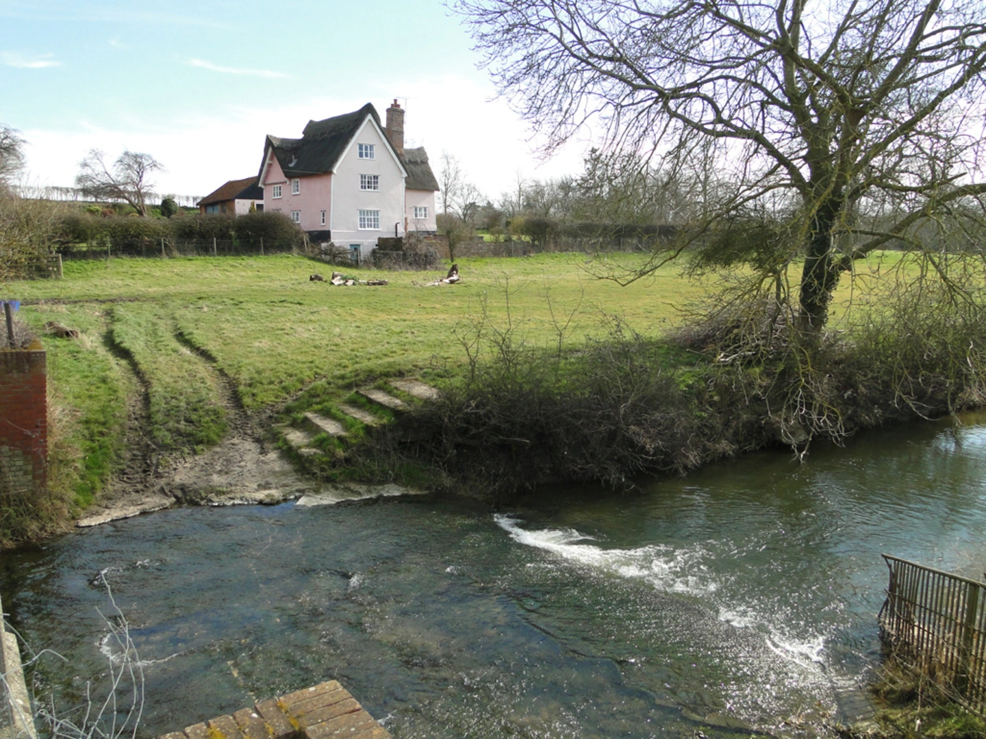 An image depicting the trail Cretingham Circular Walk and its surrounding area.