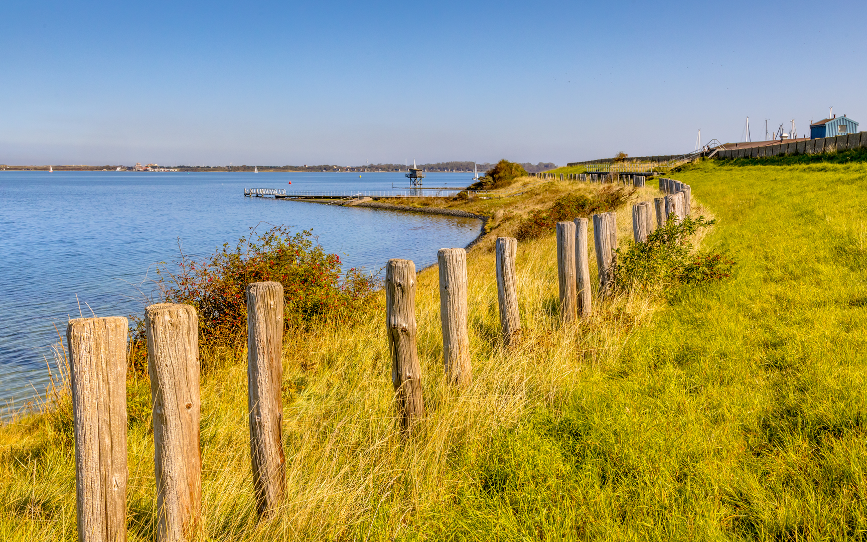 An image depicting the trail Oud Herkingse Zeedijk, Springersdiep and Grevelingenmeer Loop and its surrounding area.