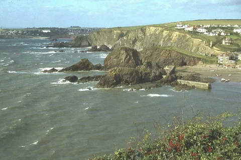 An image depicting the trail Hope Cove to Salcombe Walk and its surrounding area.