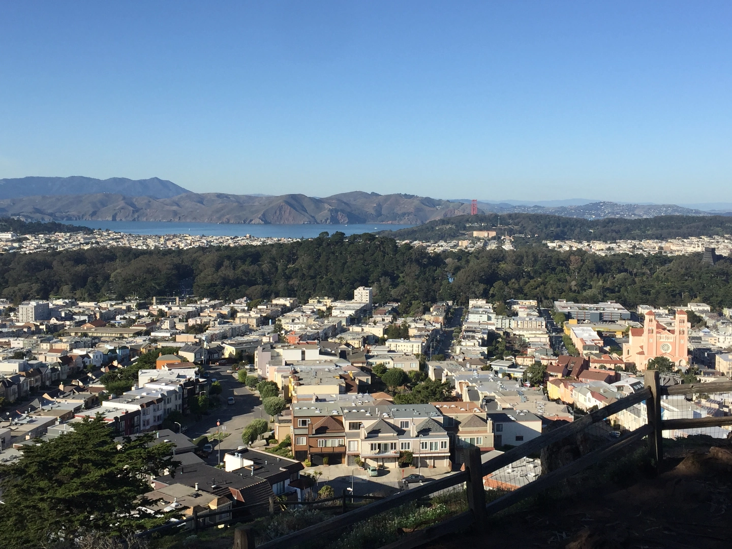 An image depicting the trail Grand View Hill Loop and its surrounding area.
