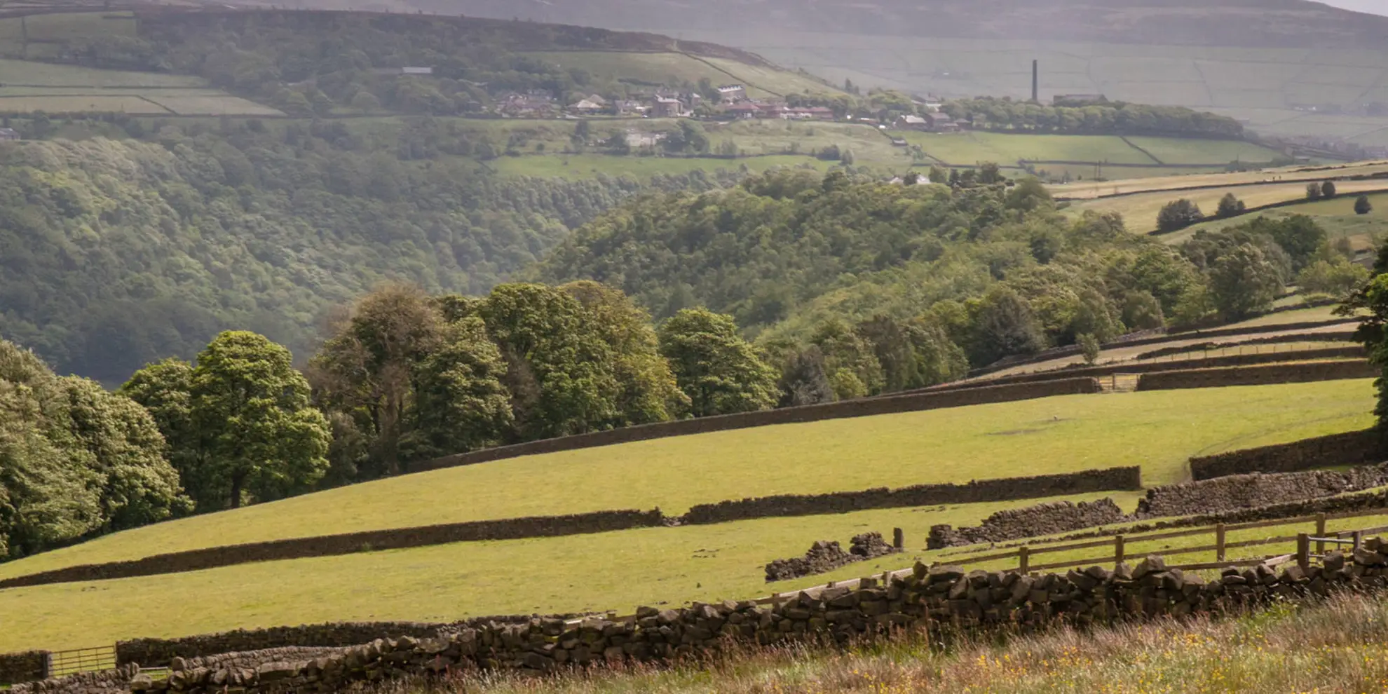 An image depicting the trail Heptonstall - Hebden Dale - Gibson Mill and Midgehole and its surrounding area.