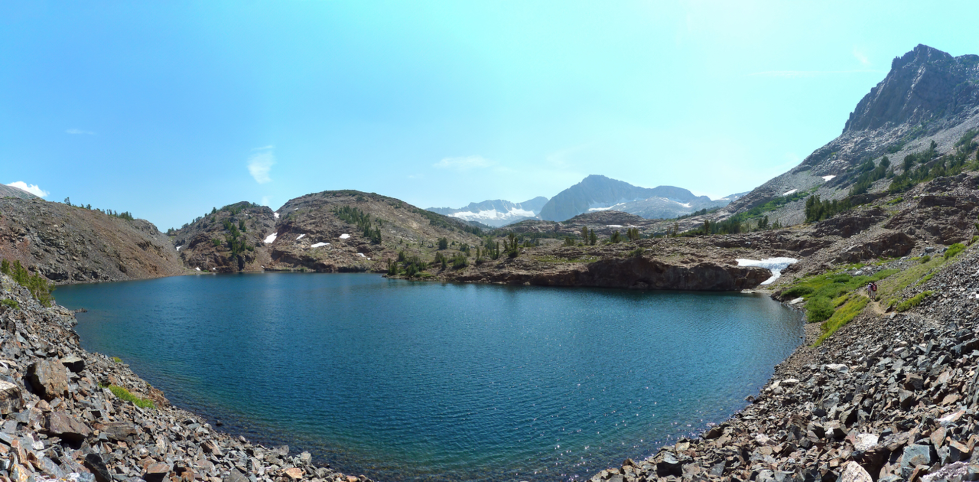 An image depicting the trail Steelhead Lake via McGee Pass Trail and its surrounding area.