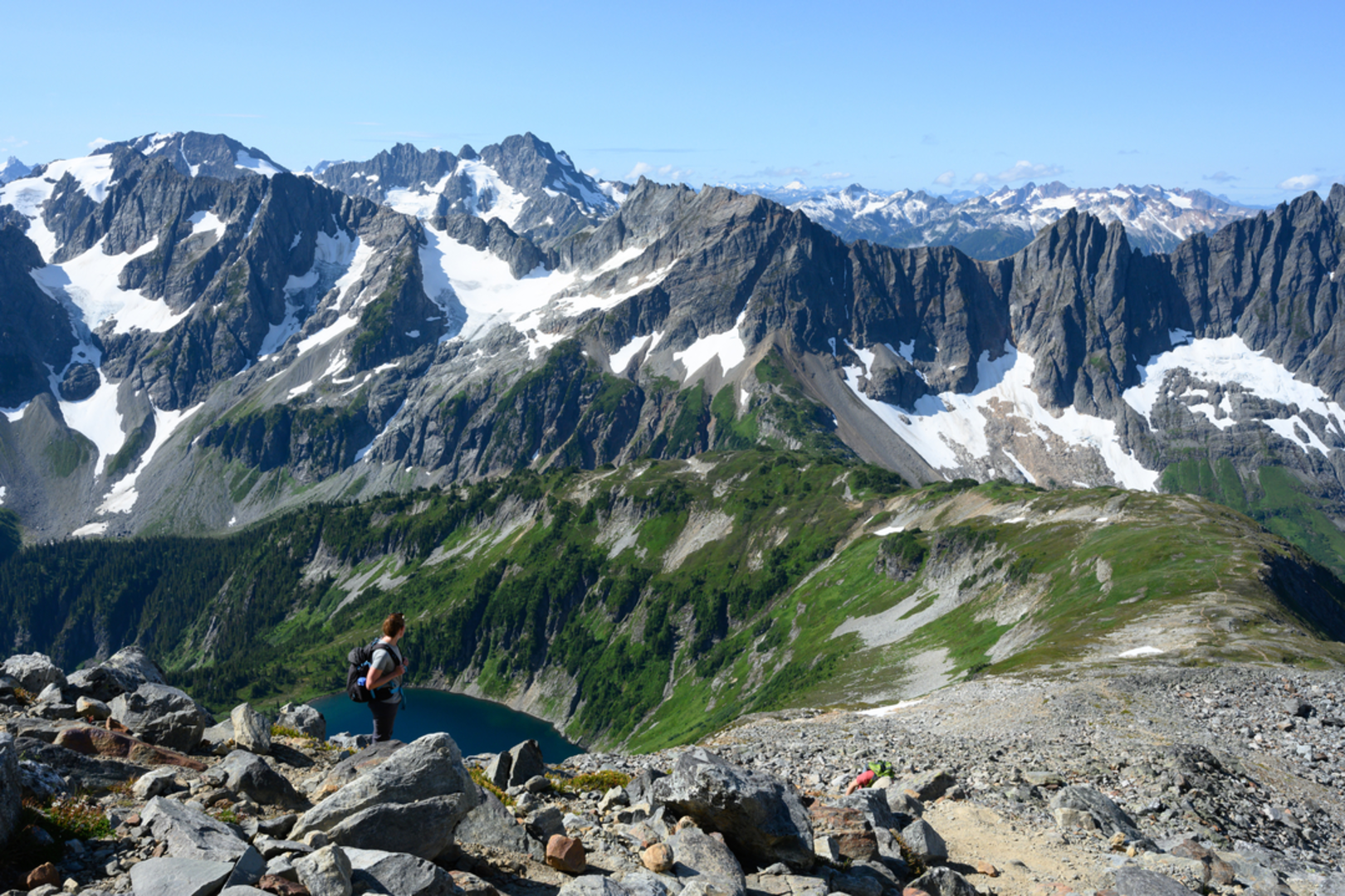 An image depicting the trail Horseshoe Basin Trail via Cascade Pass Trail and its surrounding area.