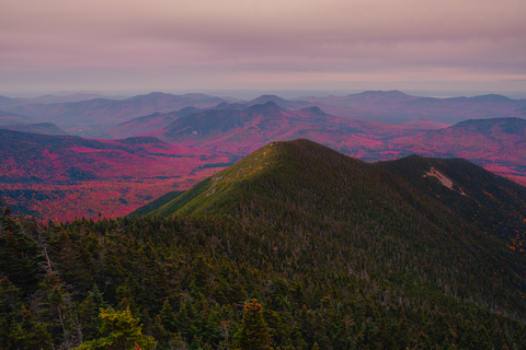 An image depicting the trail Mount Carrigain via Signal Ridge Trail and its surrounding area.