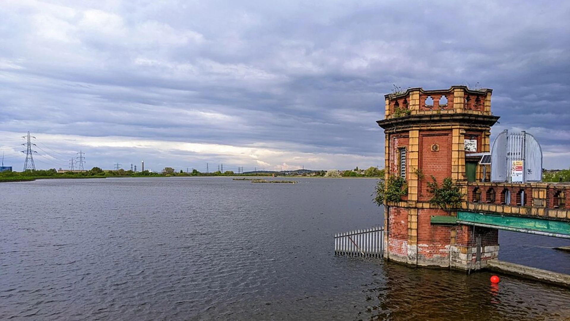 An image depicting the trail West Warwick Reservoir, Tottenham Marshes via The Greenway and its surrounding area.
