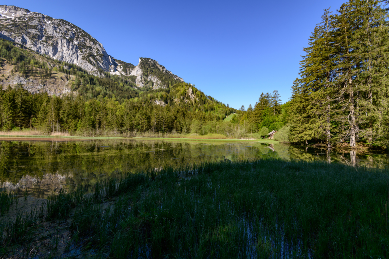 An image depicting the trail Lake Taferlklaussee to Hochleckenhaus and its surrounding area.