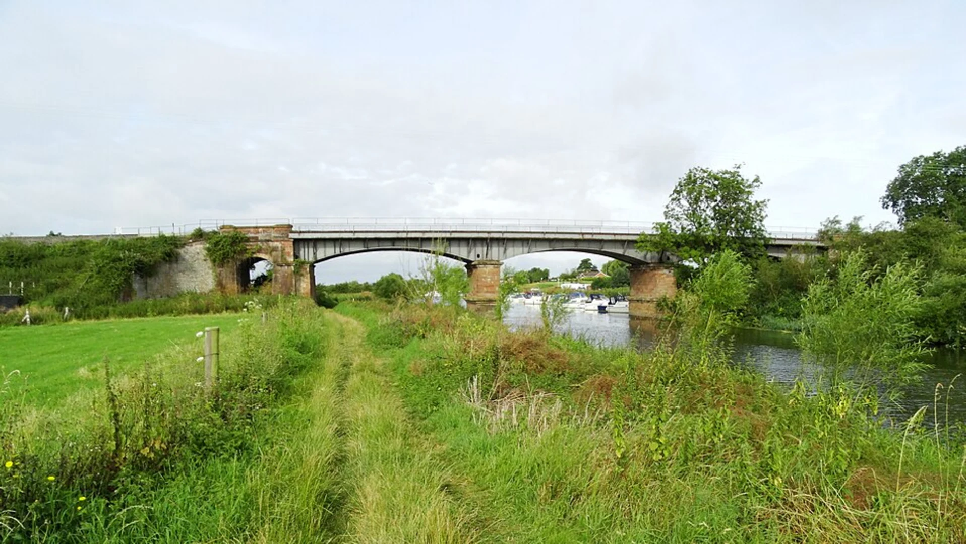 An image depicting the trail Defford Loop and its surrounding area.