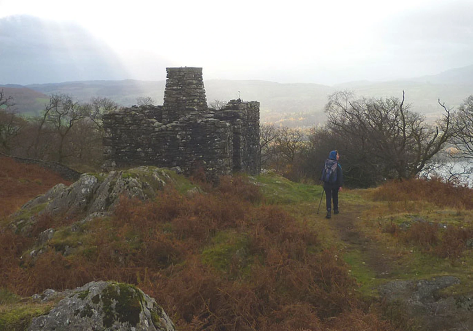 An image depicting the trail Windermere to Town End Walk and its surrounding area.