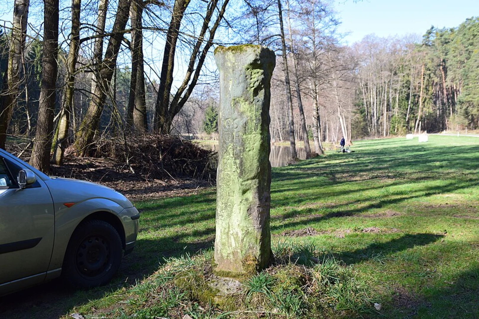 An image depicting the trail Kupferweiher via Der Heidenberg und die Marienquelle and its surrounding area.
