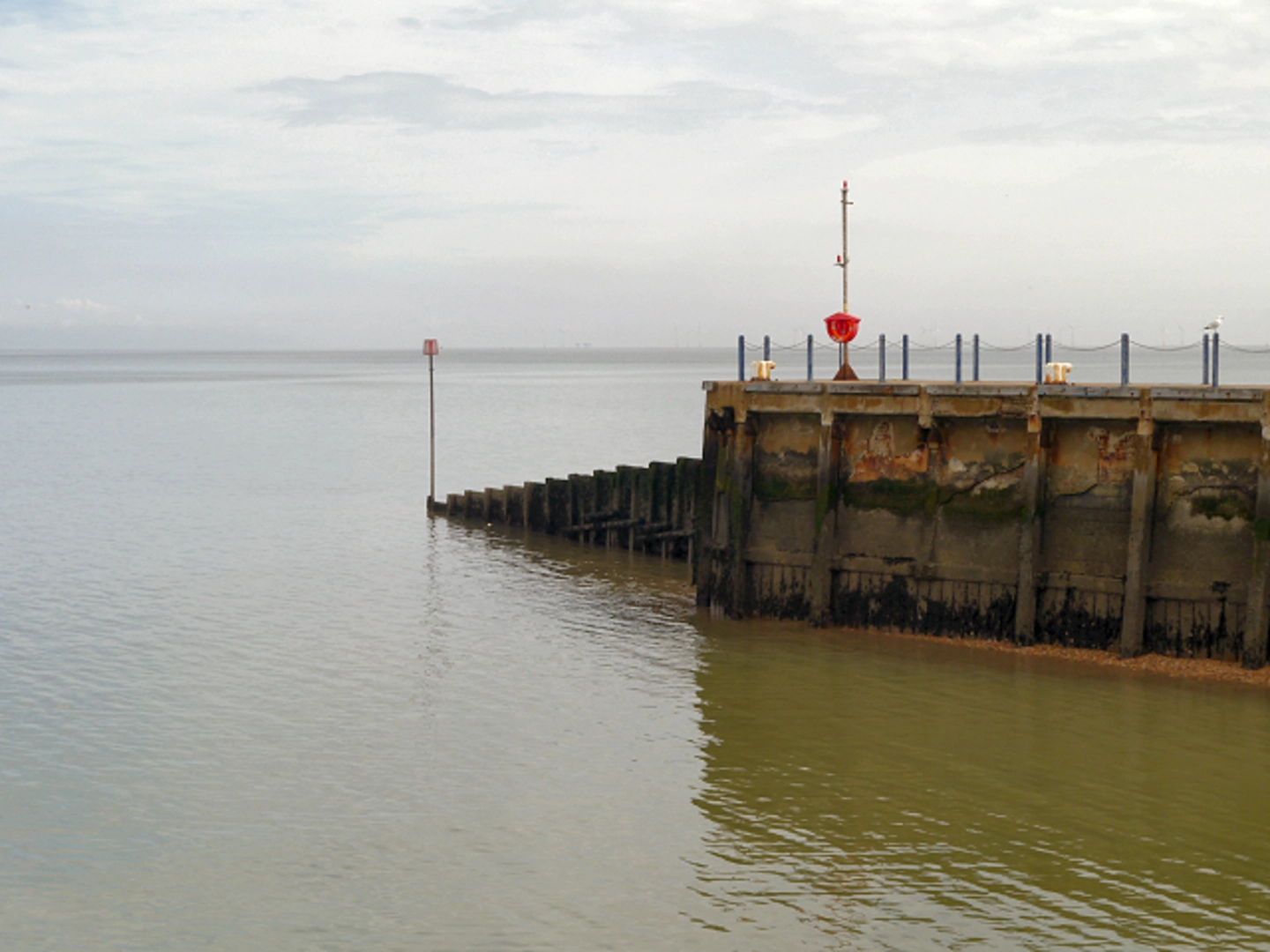 An image depicting the trail Whitstable Harbour and Mean High Water via England Coast Path and its surrounding area.