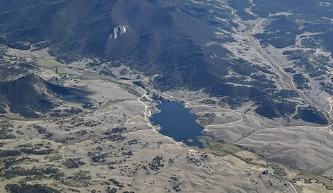 An image depicting the trail Tarryall Reservoir and its surrounding area.
