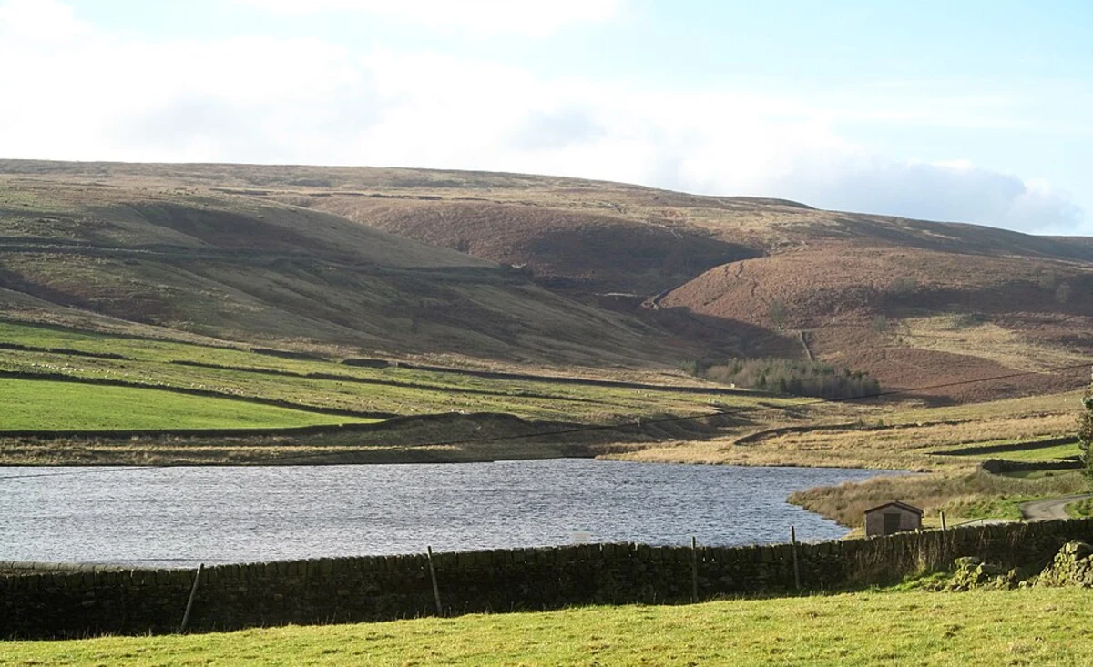 Penistone Hill, Leeshaw Reservoir, Lumb Hole Waterfall and Spring Wood Walk