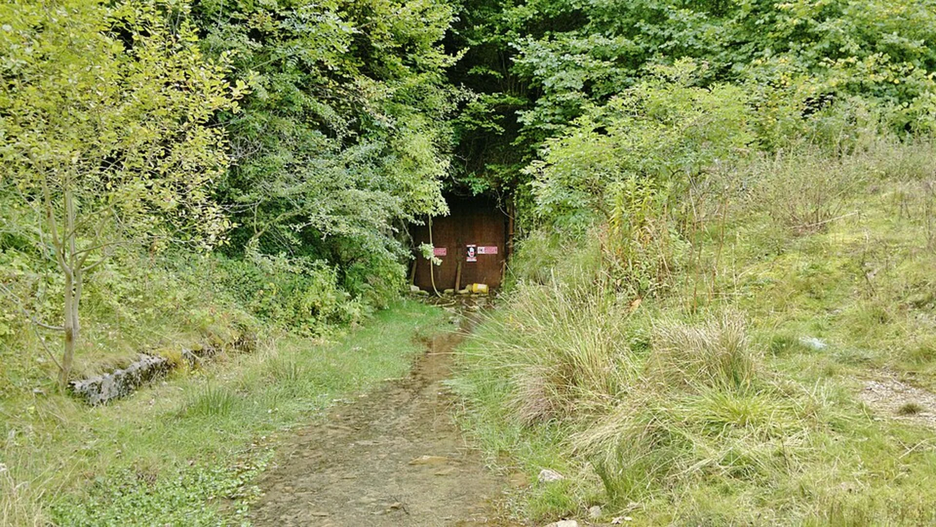 An image depicting the trail Cavendish Mill, Sallet Hole Mine and Stoney Middleton Loop and its surrounding area.