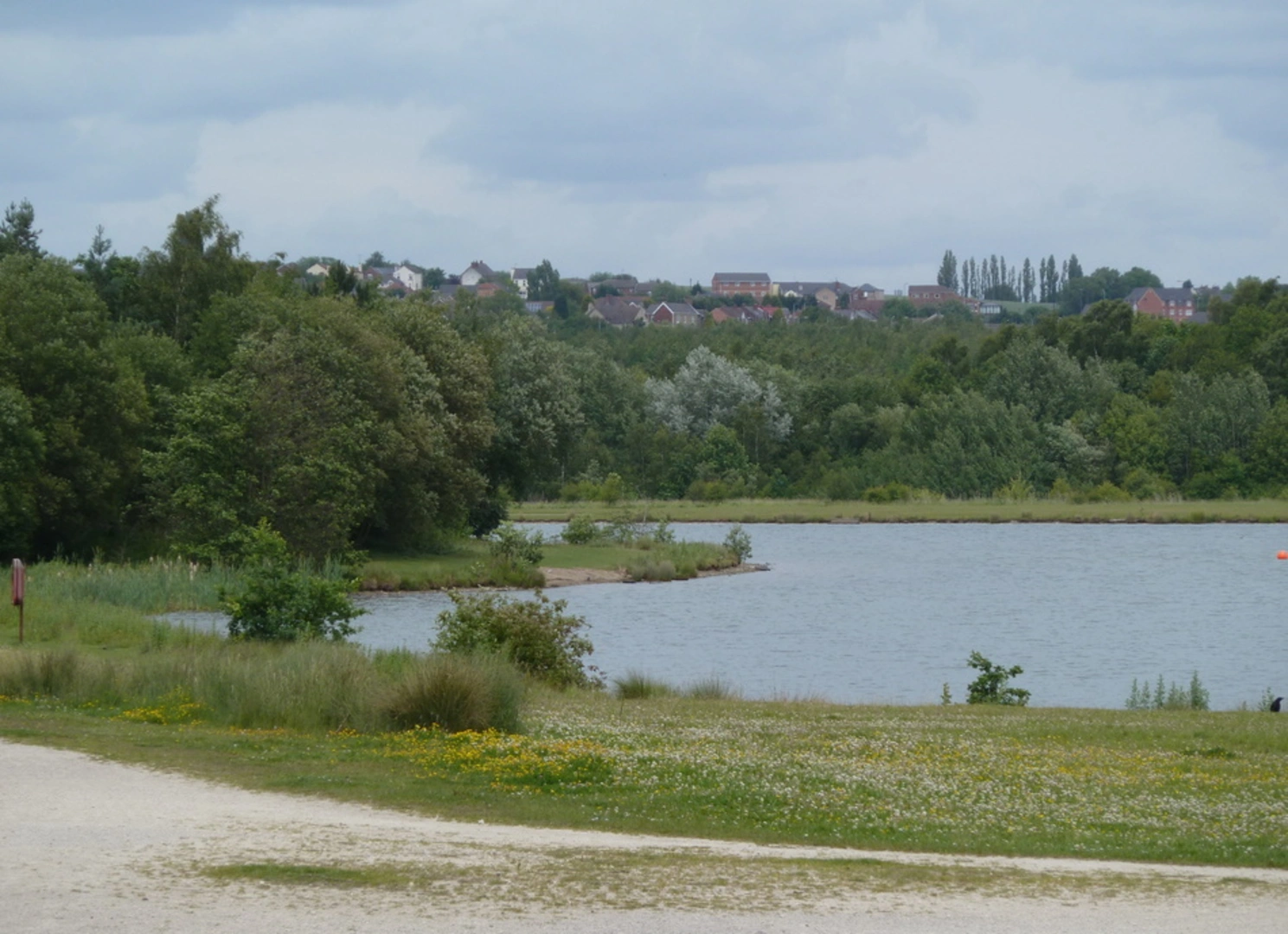 An image depicting the trail Rother Valley Lake and Trans Pennine Trail and its surrounding area.