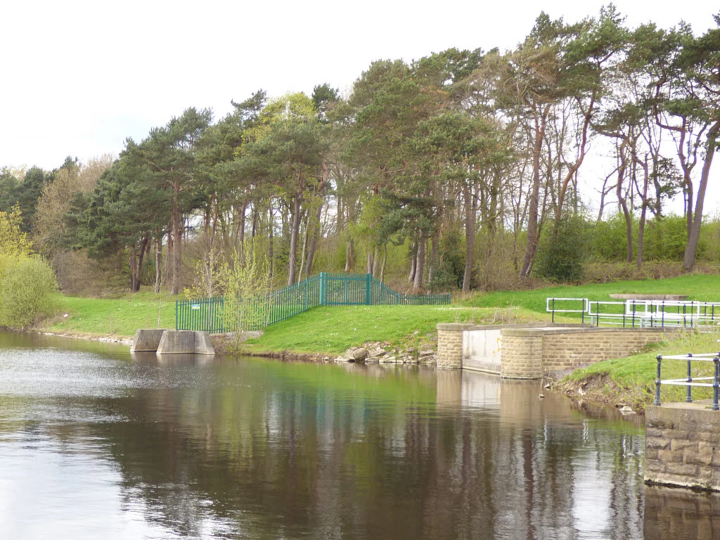 An image depicting the trail Eccup Reservoir and Wallside Plantation Loop and its surrounding area.