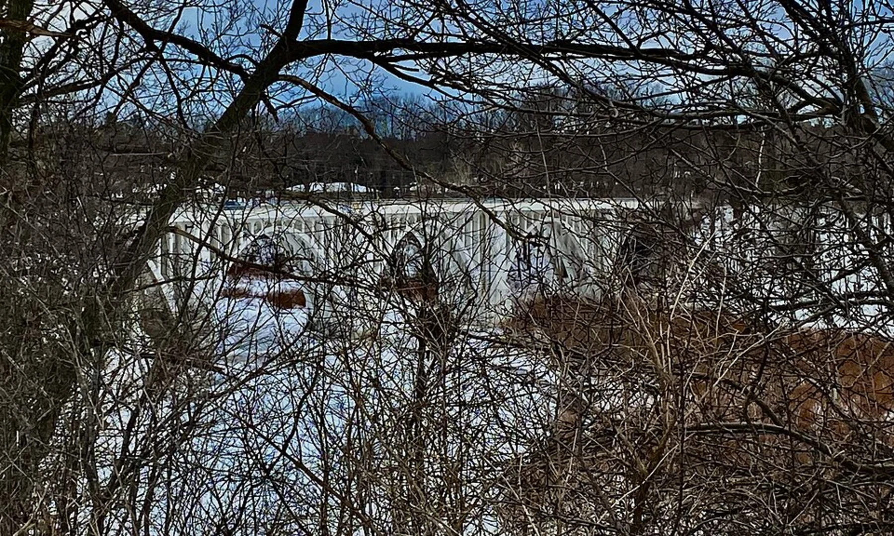 An image depicting the trail Eighteen Mile Creek County Park and its surrounding area.