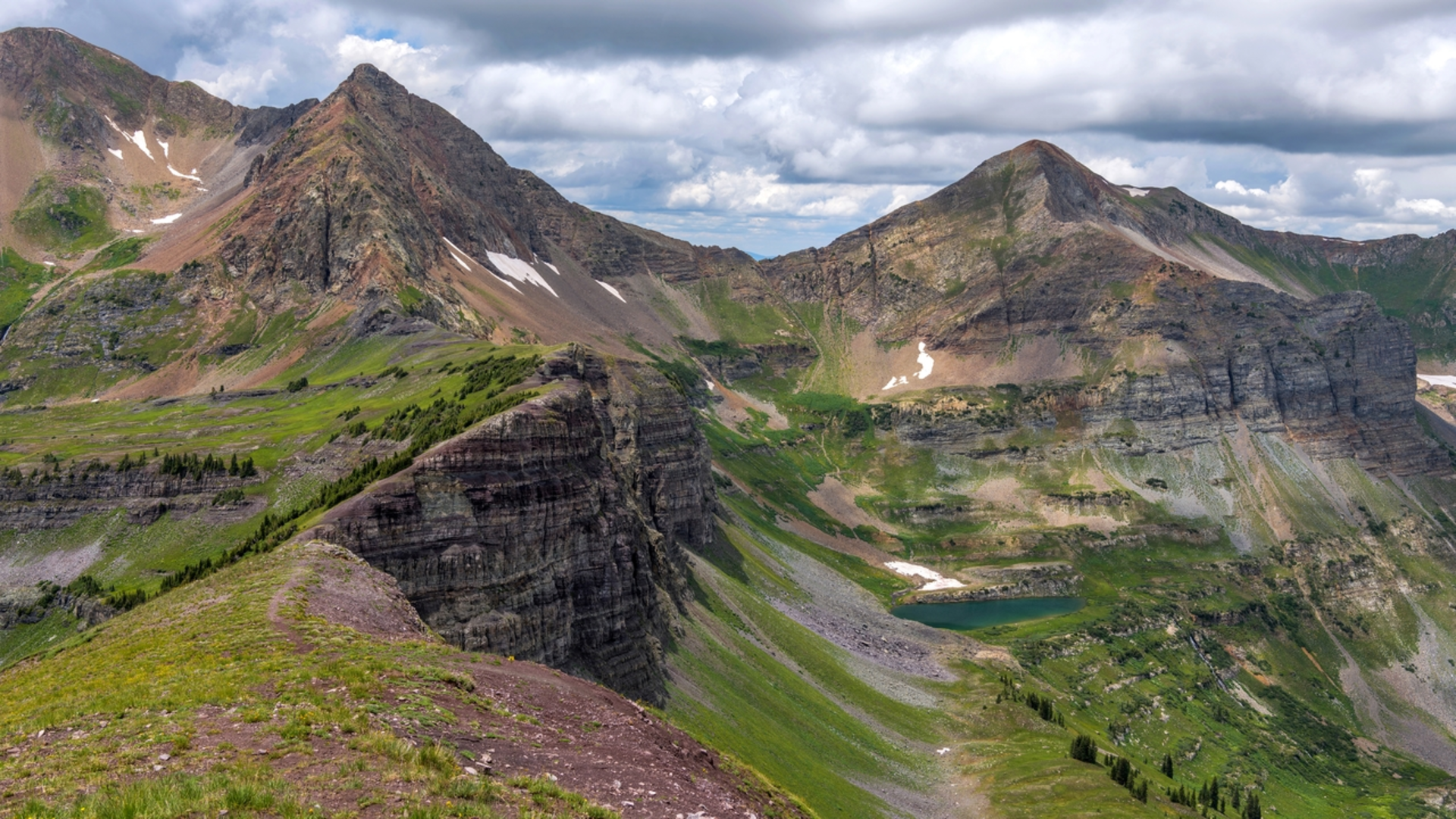 An image depicting the trail Silver Basin via Dark Canyon Trail and its surrounding area.