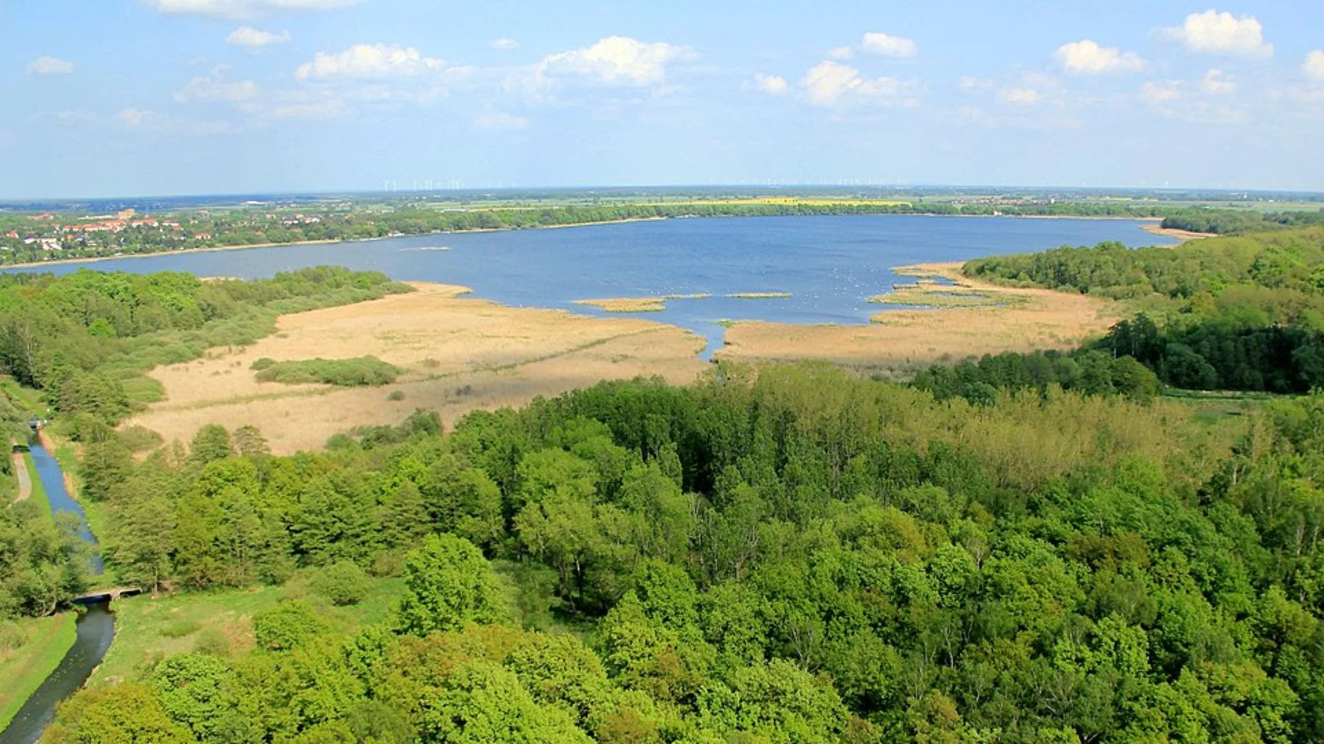 An image depicting the trail Großer Vieh Winkelteich and Landschaftspark Tiefenau Loop and its surrounding area.