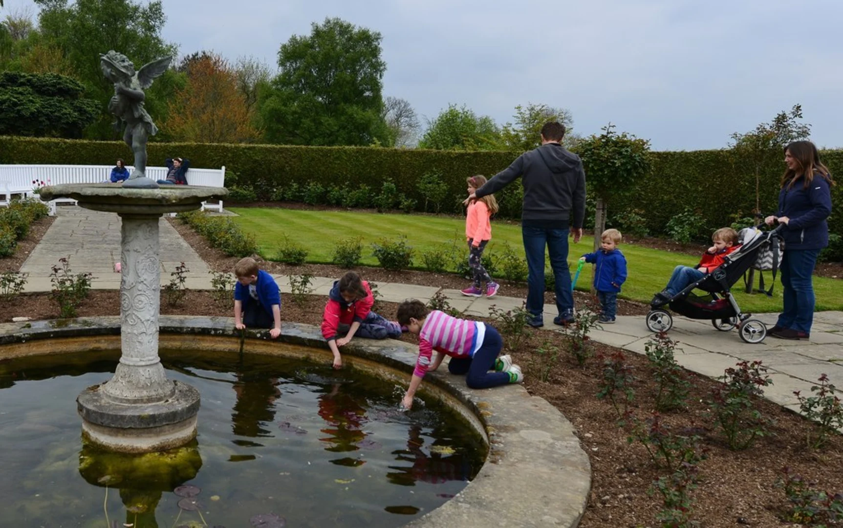 An image depicting the trail Emmetts Garden and its surrounding area.