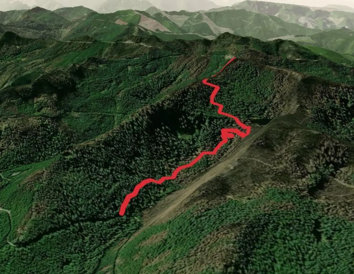 An image depicting the trail Memaloose Lake and South Fork Mountain Trail and its surrounding area.