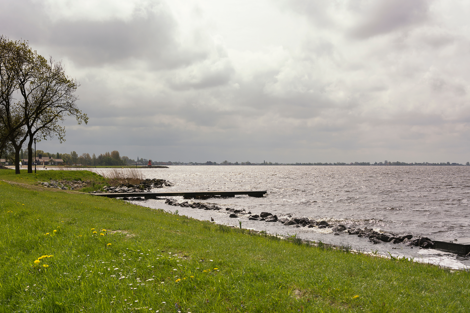 An image depicting the trail Burgemeester Kasteinweg, Rijksstraatweg and Noordse Dorpsweg and its surrounding area.