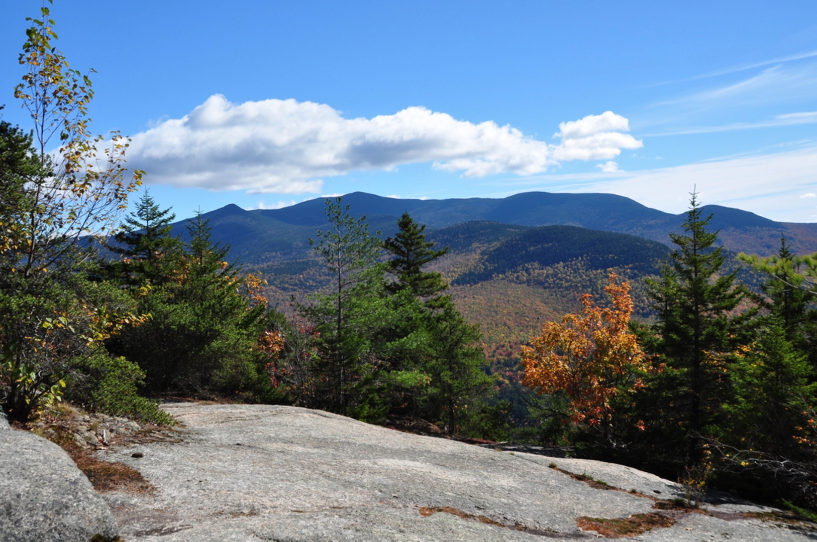 An image depicting the trail Sandwich Mountain via Algonquin Trail and its surrounding area.