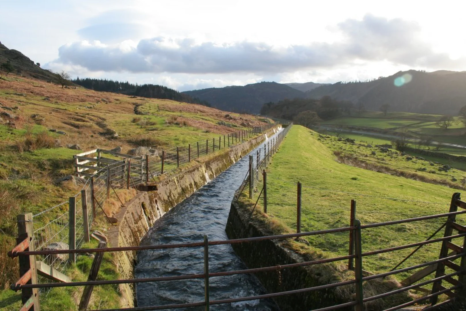 An image depicting the trail White Side and its surrounding area.