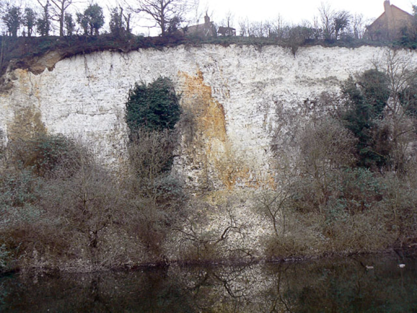 An image depicting the trail Warren Gorge and Lake Loop and its surrounding area.