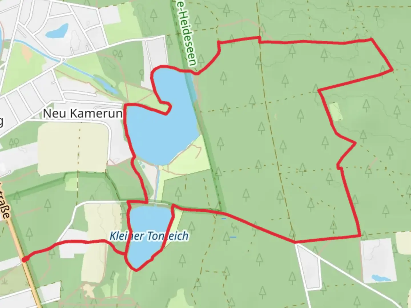An image depicting the trail Kleiner Tonteich and Großer Tonteich Loop and its surrounding area.