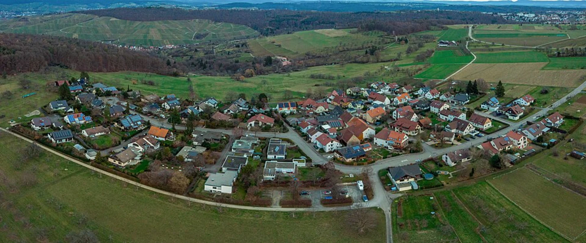 An image depicting the trail Wanderweg Aichwald and its surrounding area.