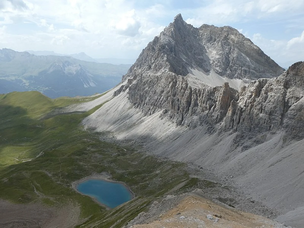 Alp Laret and Piz Clunas Loop