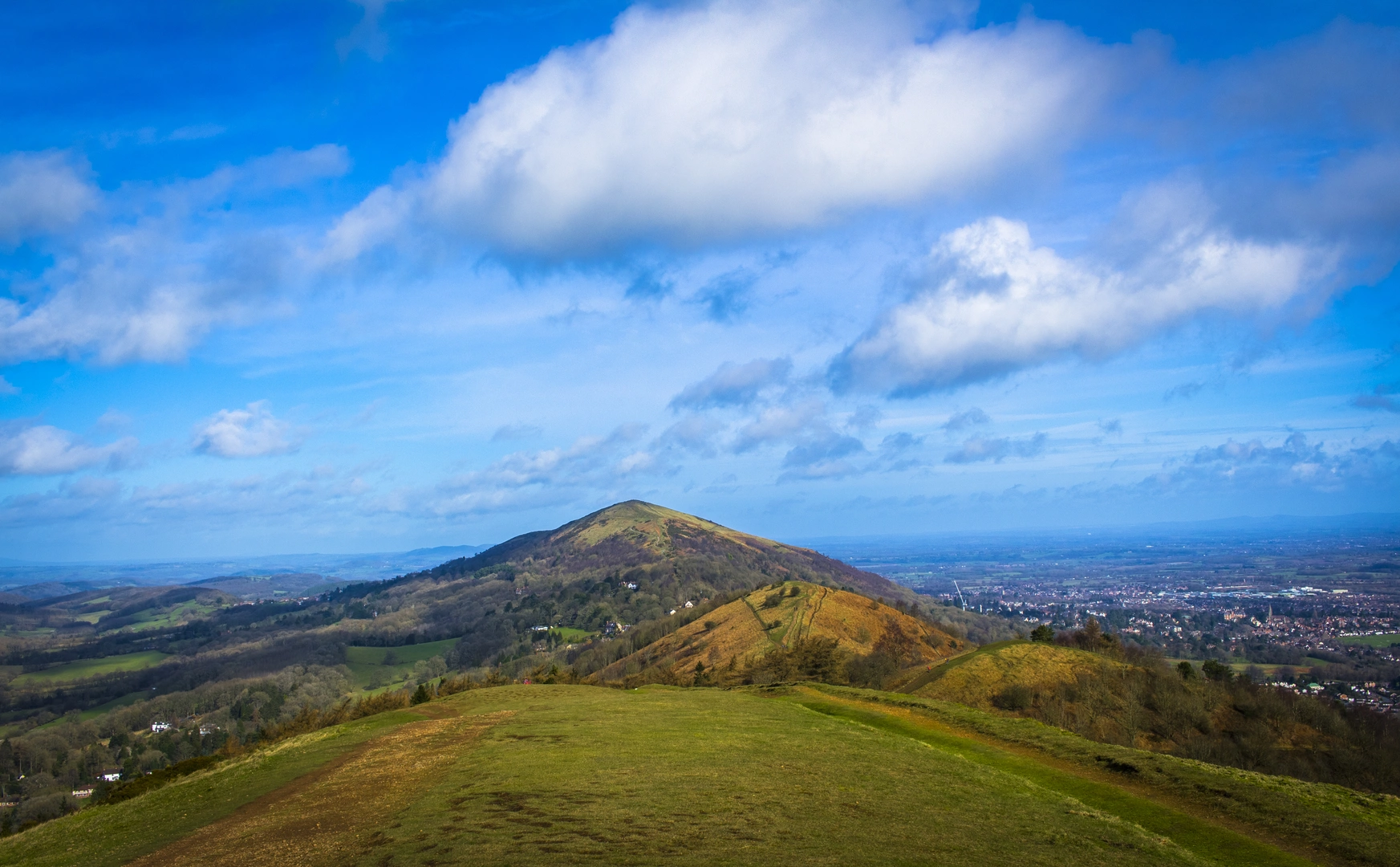 An image depicting the trail Geopark Way and its surrounding area.