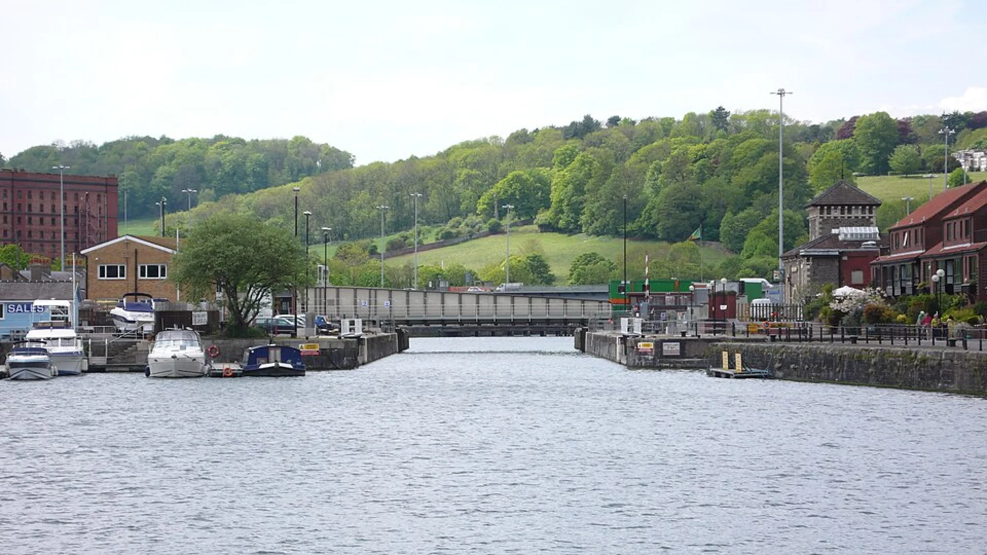 An image depicting the trail Portway and River Avon and its surrounding area.