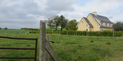 An image depicting the trail Ladysbridge Loop Trail and its surrounding area.