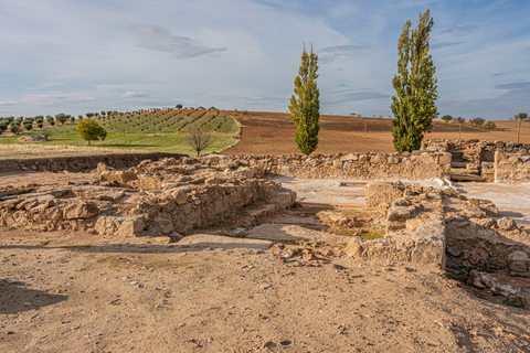 An image depicting the trail The Milestones of Orgaz PR TO 18 and its surrounding area.