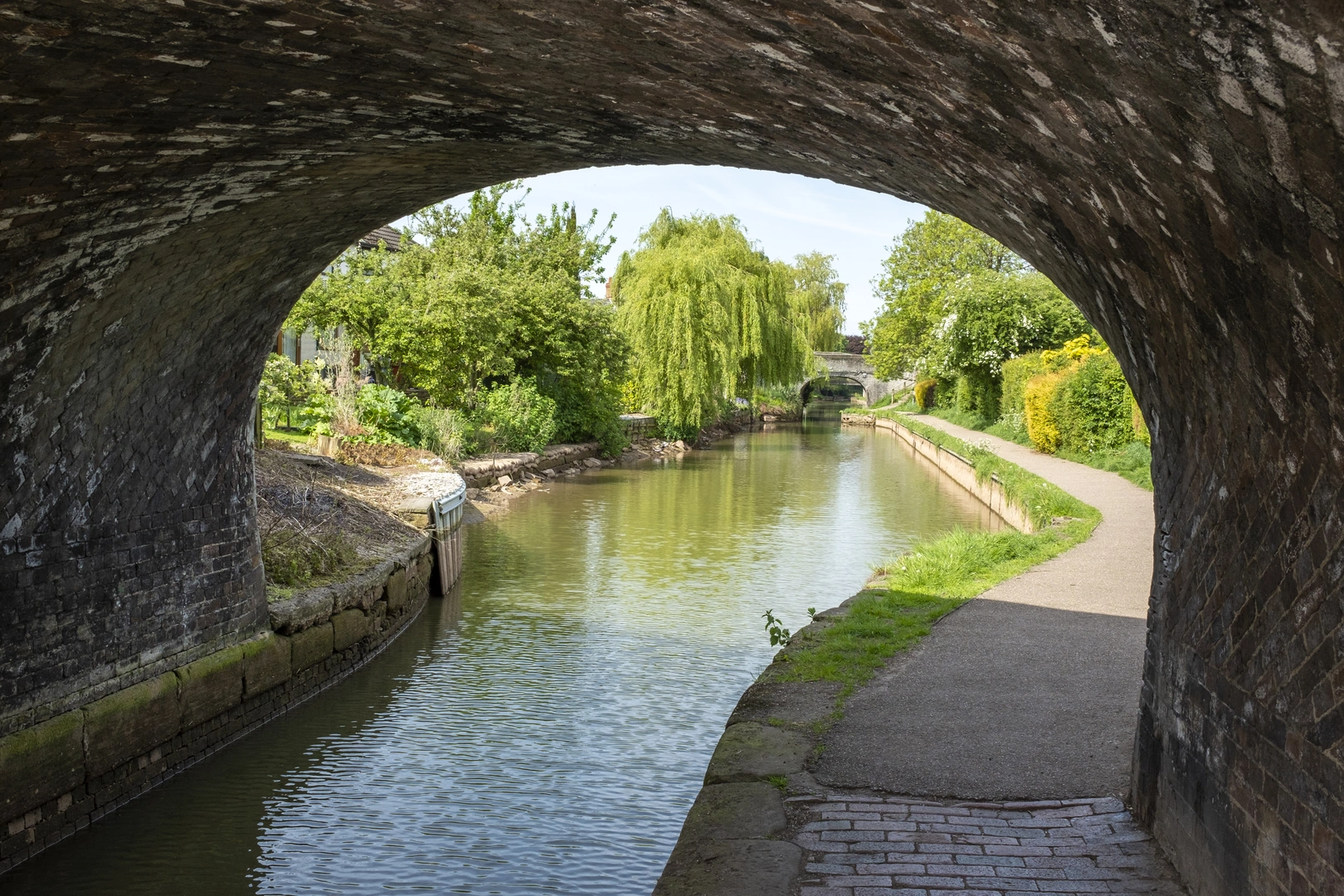 An image depicting the trail Trent and Mersey Canal Walk and its surrounding area.