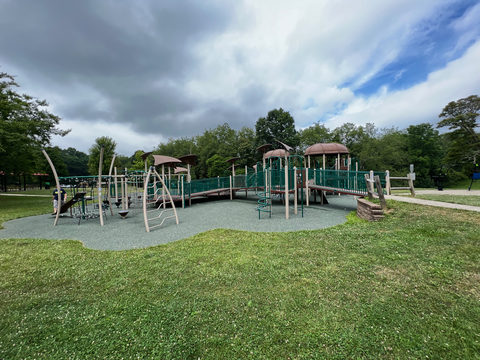 An image depicting the trail West Deer Lake via Purple and White Trail Loop and its surrounding area.
