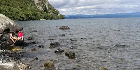An image depicting the trail Tahunatara Point Walk and its surrounding area.