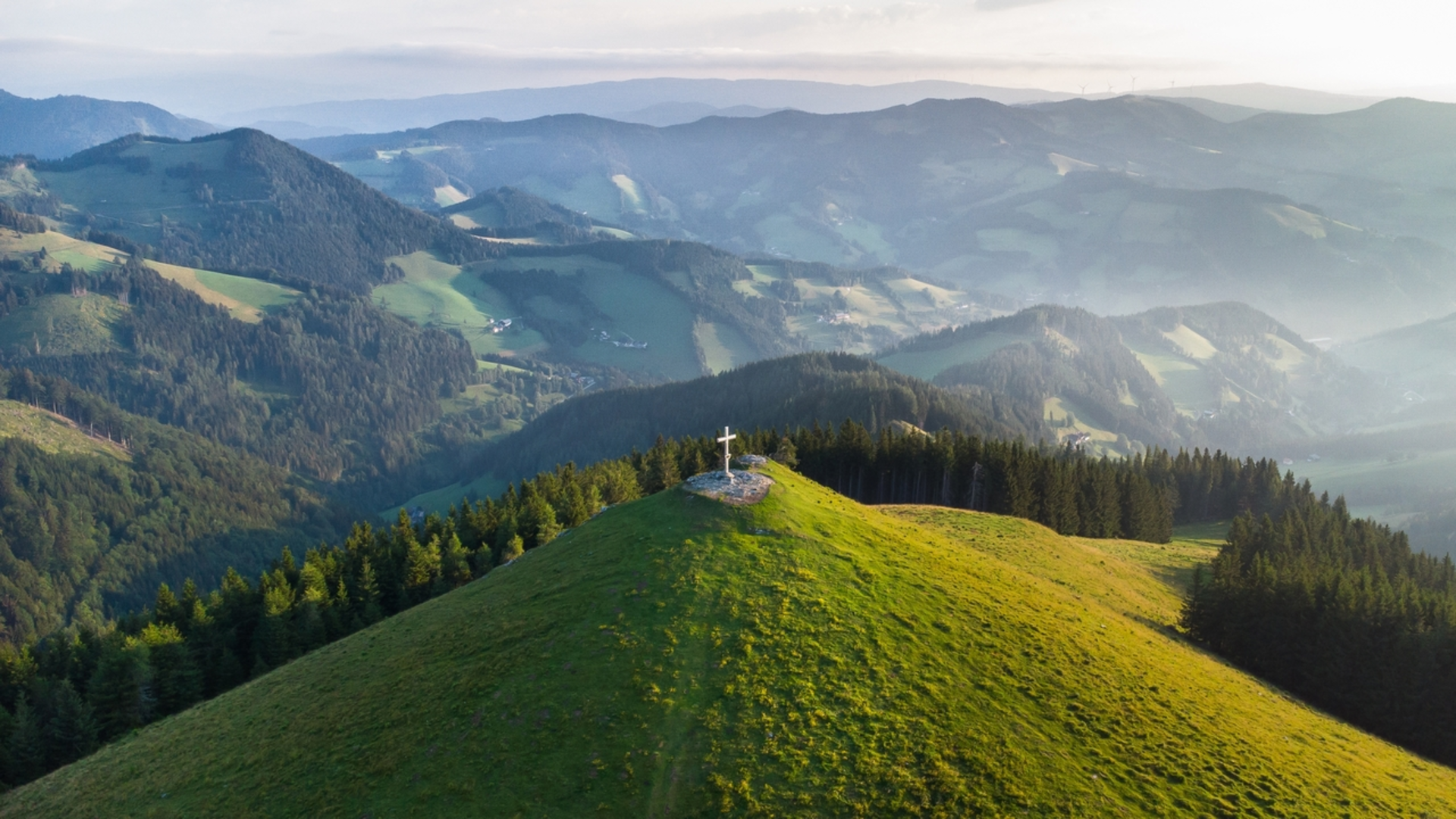 An image depicting the trail Siebenkögel Loop from Sommeralm and its surrounding area.