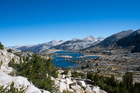 An image depicting the trail Sandpiper Lake via Pacific Crest Trail and Bear Ridge Trail and its surrounding area.