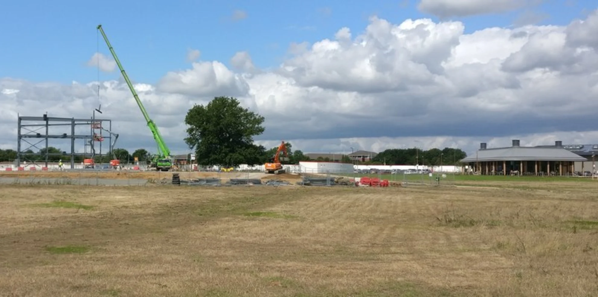 An image depicting the trail Everards Meadows and its surrounding area.